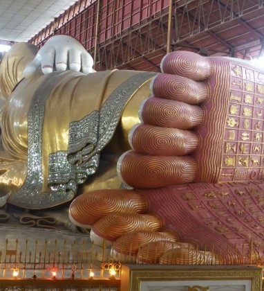 108 buddha symbols Chawkhtatgyi Pagoda © Bev Dunbar The Gilded Image