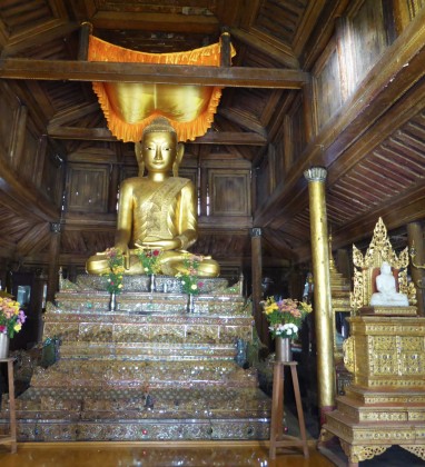 Central Buddha Yan Shwe Kgua Monastery© Bev Dunbar The Gilded Image