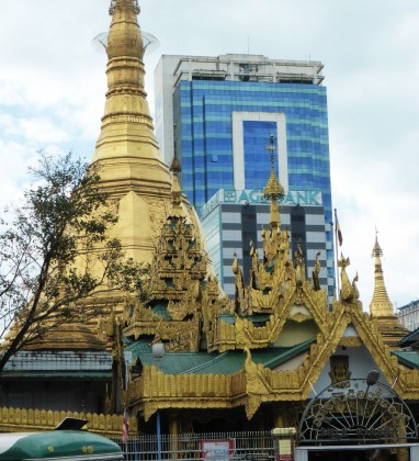 Gilded spire Sule Pagoda Yangon © Bev Dunbar The Gilded Image