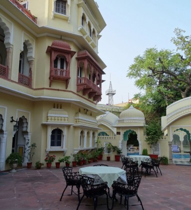 Jaipur Alsisar Haveli Courtyard Bev Dunbar The Gilded Image