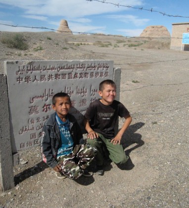 Mo Stup boys near Kashgar Bev Dunbar The Gilded Image