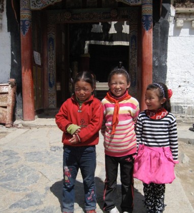 Xiahe girls Bev Dunbar The Gilded Image